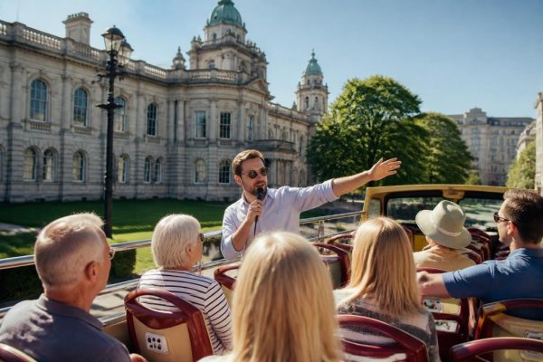 Guided Bus Tours: The Complete Travel Experience Guide